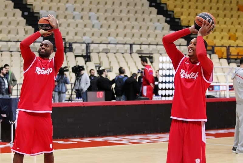 Κόλινς: «Καλύτερος ο Ολυμπιακός» (photos)