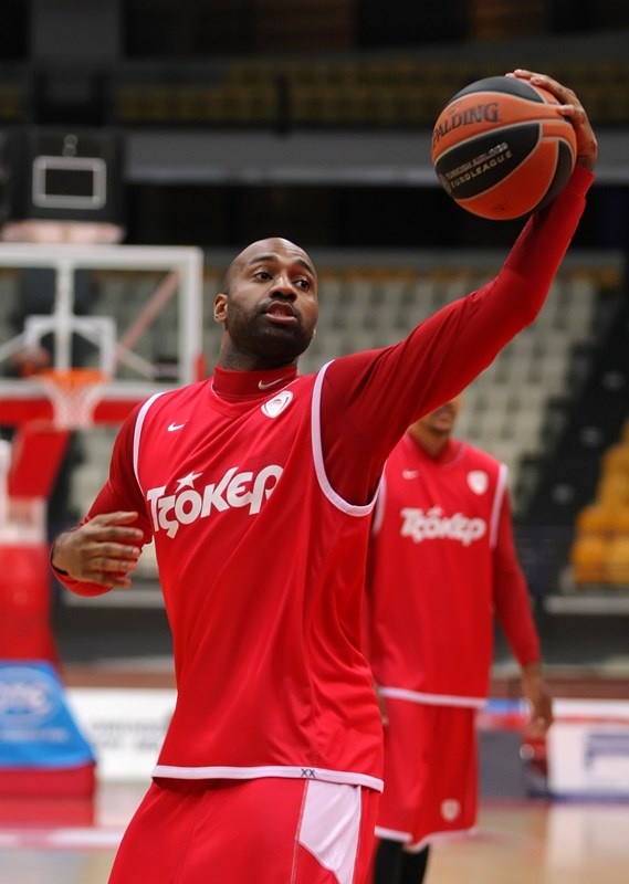 Κόλινς: «Καλύτερος ο Ολυμπιακός» (photos)