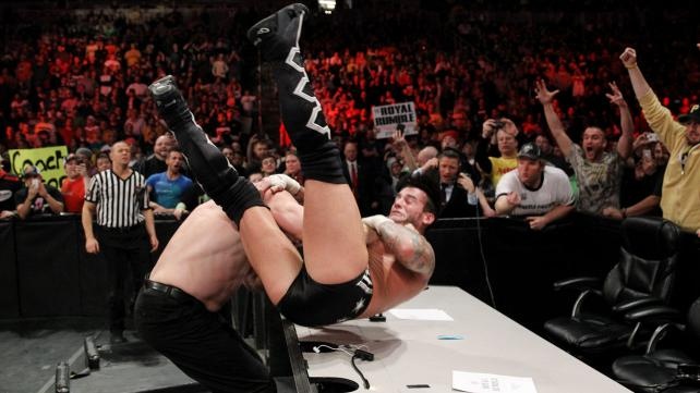 Royal Rumble: Υπό αποδοκιμασίες ο Batista (videos+photos)