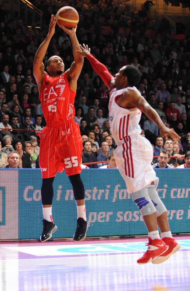 Αρμάνι Μιλάνο: Έτοιμη για Ομπράντοβιτς (photos+video)