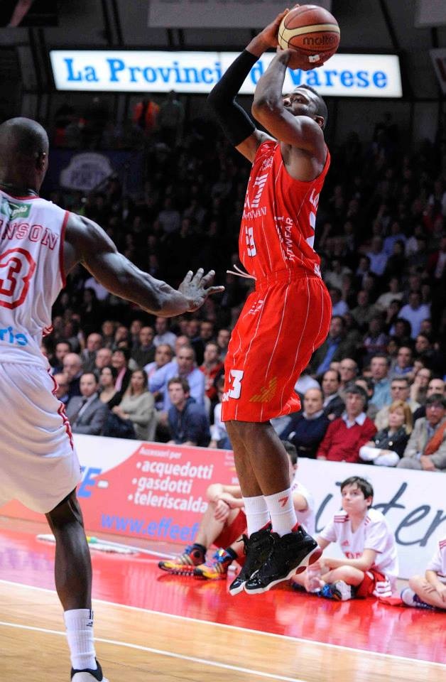 Αρμάνι Μιλάνο: Έτοιμη για Ομπράντοβιτς (photos+video)