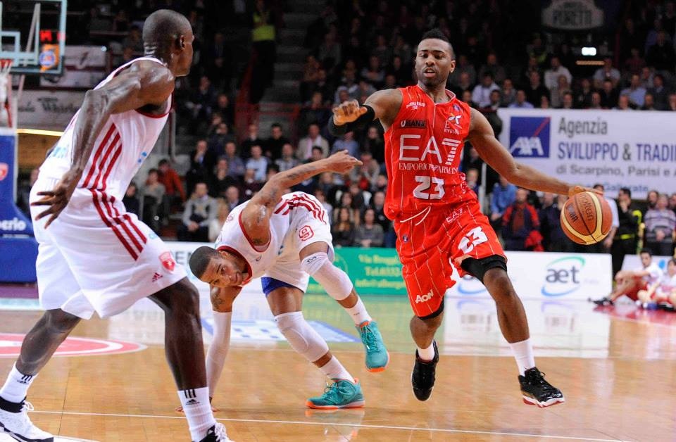 Αρμάνι Μιλάνο: Έτοιμη για Ομπράντοβιτς (photos+video)