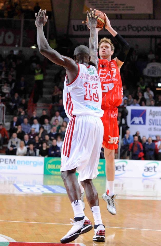 Αρμάνι Μιλάνο: Έτοιμη για Ομπράντοβιτς (photos+video)