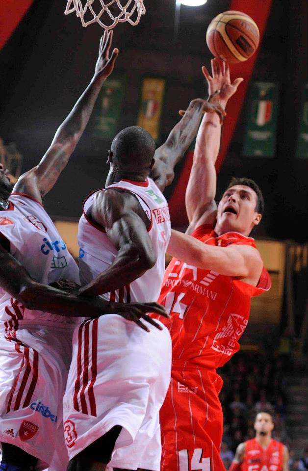 Αρμάνι Μιλάνο: Έτοιμη για Ομπράντοβιτς (photos+video)