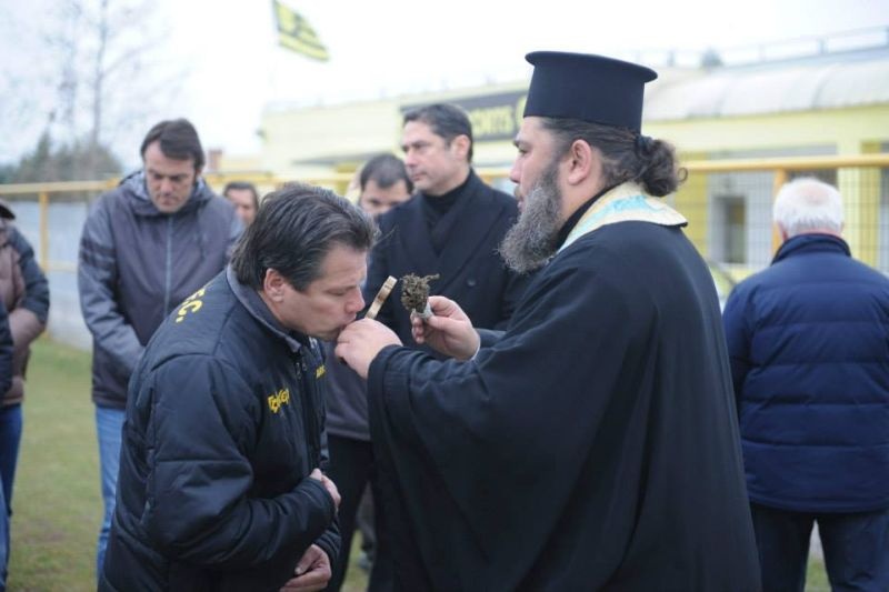 Άρης: Και... αγιασμός για να συνέλθει! (photos)