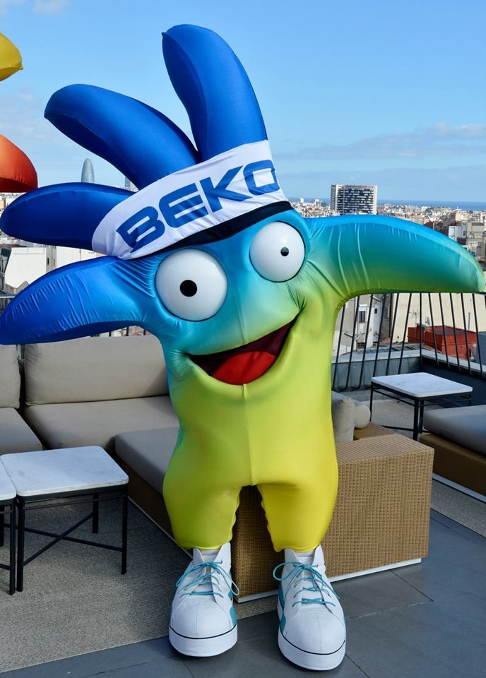 Παγκόσμιο Κύπελλο: Διπλή μασκότ (video+photos)