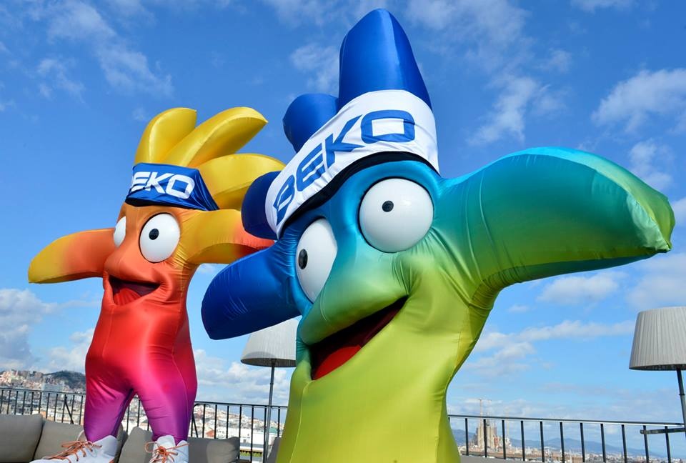 Παγκόσμιο Κύπελλο: Διπλή μασκότ (video+photos)