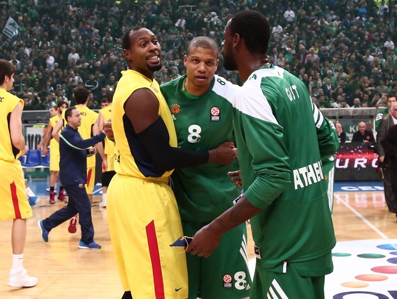 Παναθηναϊκός – Μπαρτσελόνα: Αγκαλιάστηκαν Μπατίστ – Ντόρσεϊ (photo)