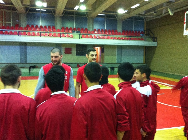 Ολυμπιακός: Κοντά στα παιδιά (photos)