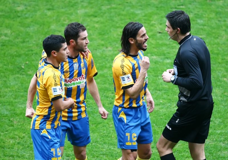 Με το… ζόρι ο Ολυμπιακός, 2-1 τον Παναιτωλικό (video+photos)
