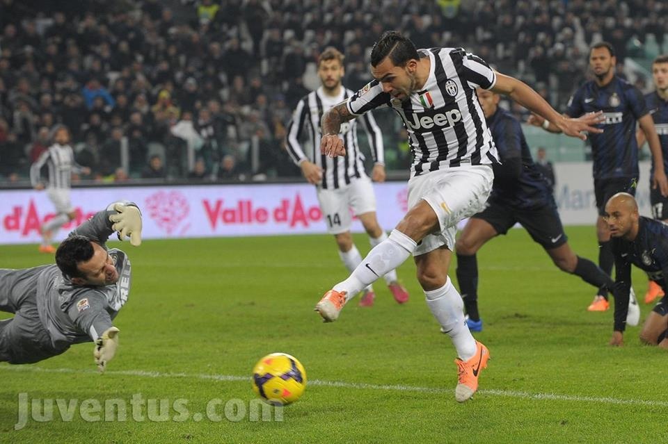 Γιουβέντους: Μετά τον Καμορανέζι, ο Βιντάλ (photos+video)