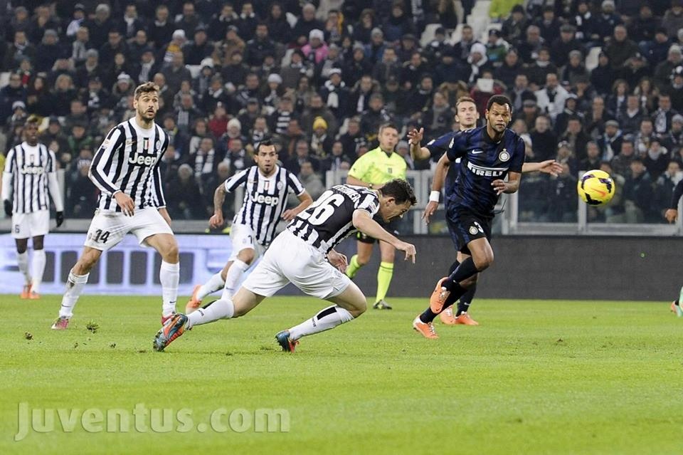 Γιουβέντους: Μετά τον Καμορανέζι, ο Βιντάλ (photos+video)