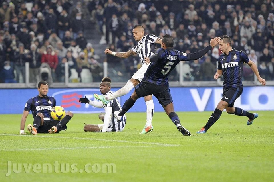 Γιουβέντους: Μετά τον Καμορανέζι, ο Βιντάλ (photos+video)