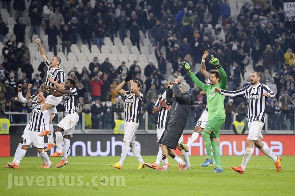 Γιουβέντους: Μετά τον Καμορανέζι, ο Βιντάλ (photos+video)