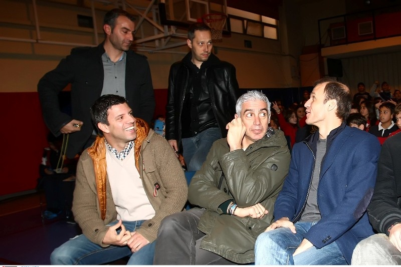 Σάντος: «Μια οικογένεια η Εθνική» (photos)