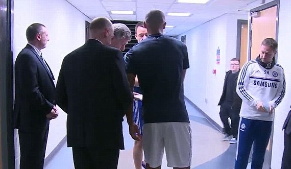 Μάντσεστερ Σίτι - Τσέλσι: Πήγαν να… πλακωθούν Τουρέ και Ετό! (photos+video)