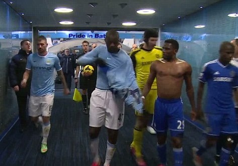 Μάντσεστερ Σίτι - Τσέλσι: Πήγαν να… πλακωθούν Τουρέ και Ετό! (photos+video)