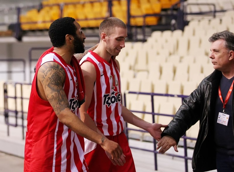 Λοτζέσκι: «Μας λείπεις Έισι Λο» (photos)