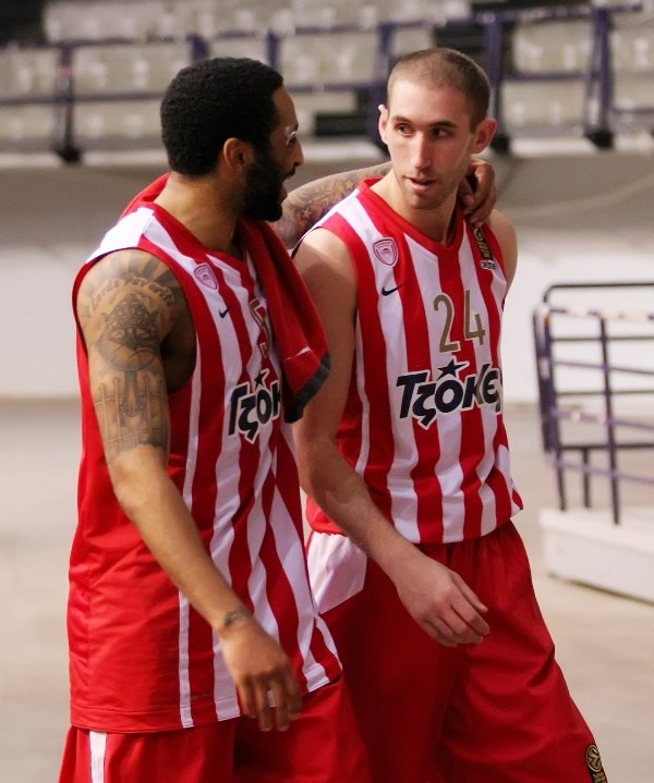 Λοτζέσκι: «Μας λείπεις Έισι Λο» (photos)