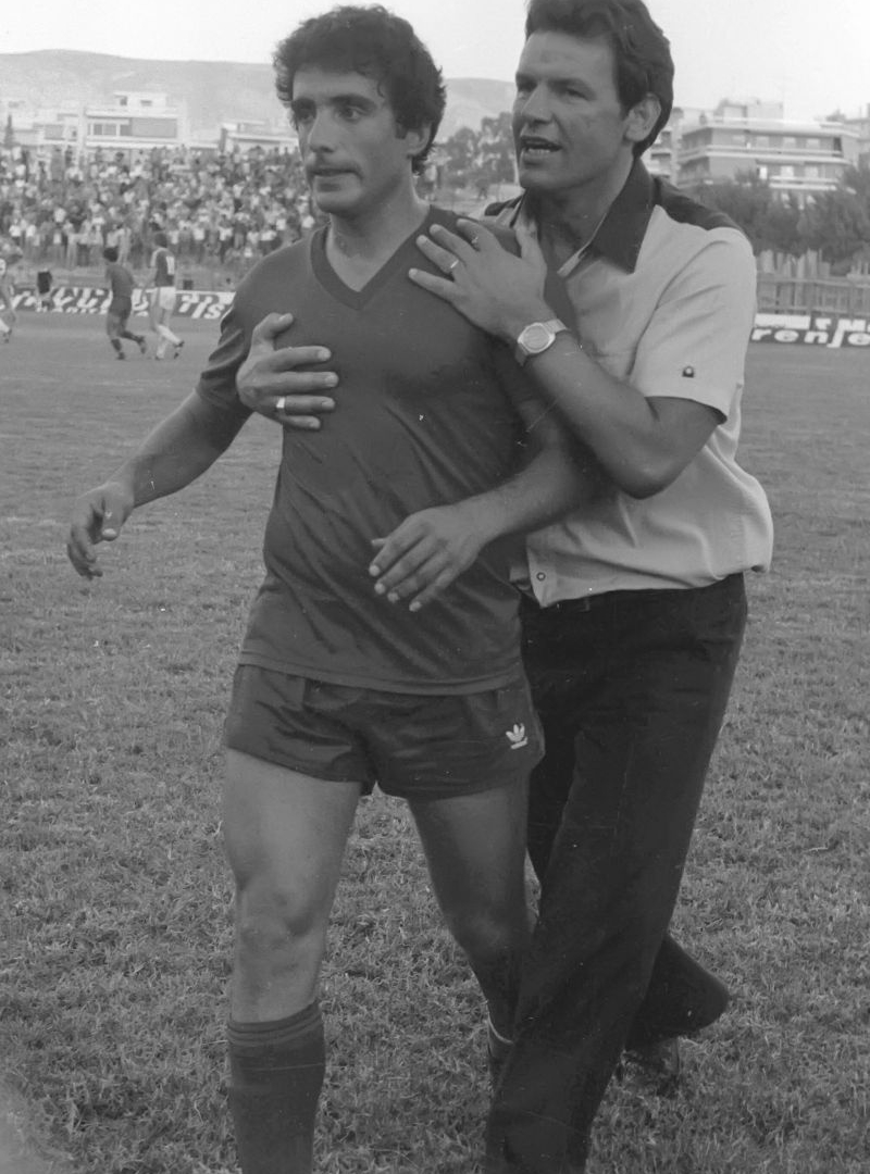 Γιάννης Παθιακάκης: Η ζωή του, το γήπεδο... (photos+videos)