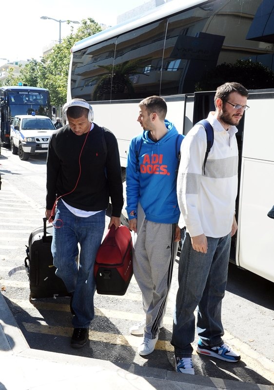 Παναθηναϊκός: Τα κλικ της άφιξης στο Ηράκλειο (photos)