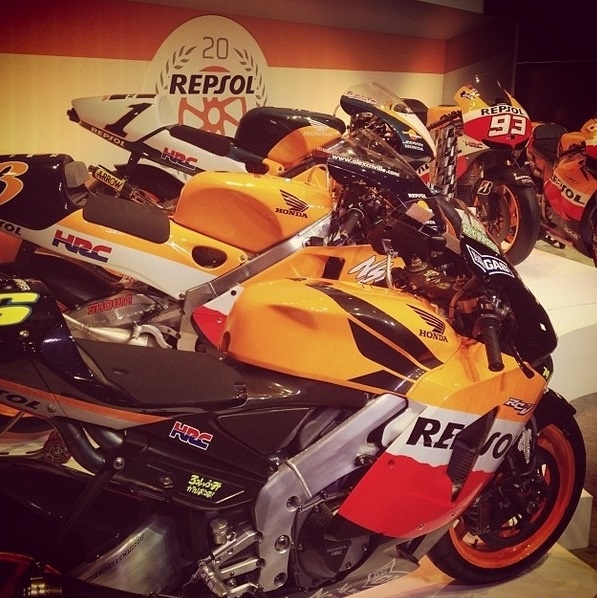 Moto GP: Αποκαλυπτήρια στα γενέθλιά της η Honda (photos+video)