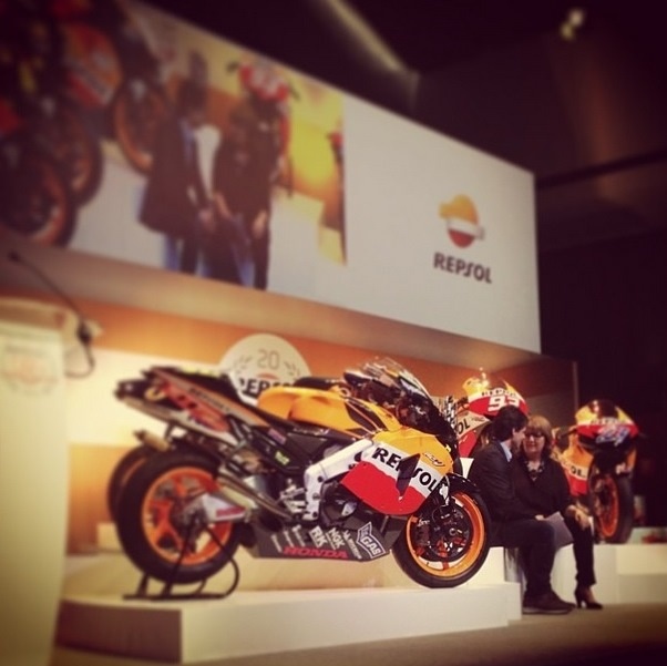 Moto GP: Αποκαλυπτήρια στα γενέθλιά της η Honda (photos+video)