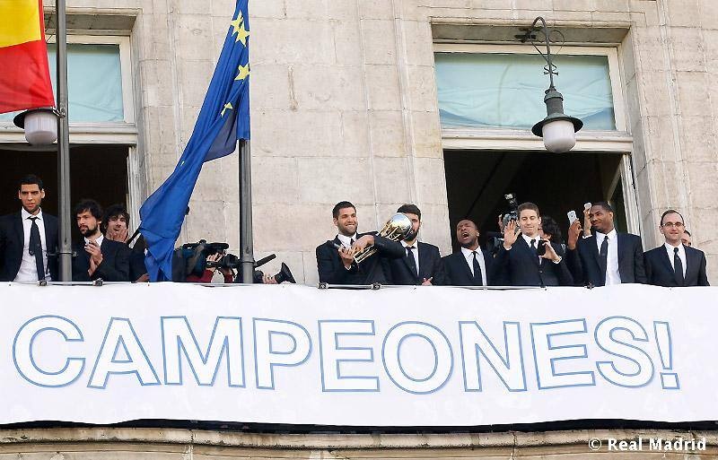 Ρεάλ Μαδρίτης: Στον πρόεδρο ο Μπουρούσης (photos)