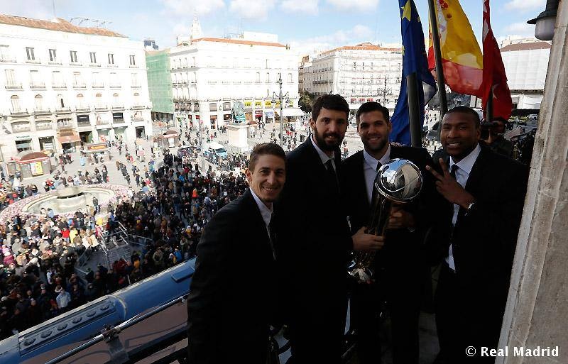 Ρεάλ Μαδρίτης: Στον πρόεδρο ο Μπουρούσης (photos)