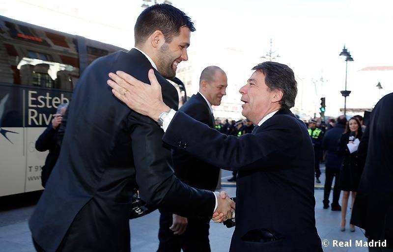 Ρεάλ Μαδρίτης: Στον πρόεδρο ο Μπουρούσης (photos)