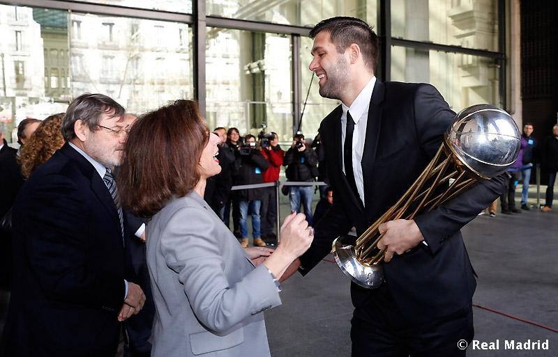 Ρεάλ Μαδρίτης: Στον πρόεδρο ο Μπουρούσης (photos)