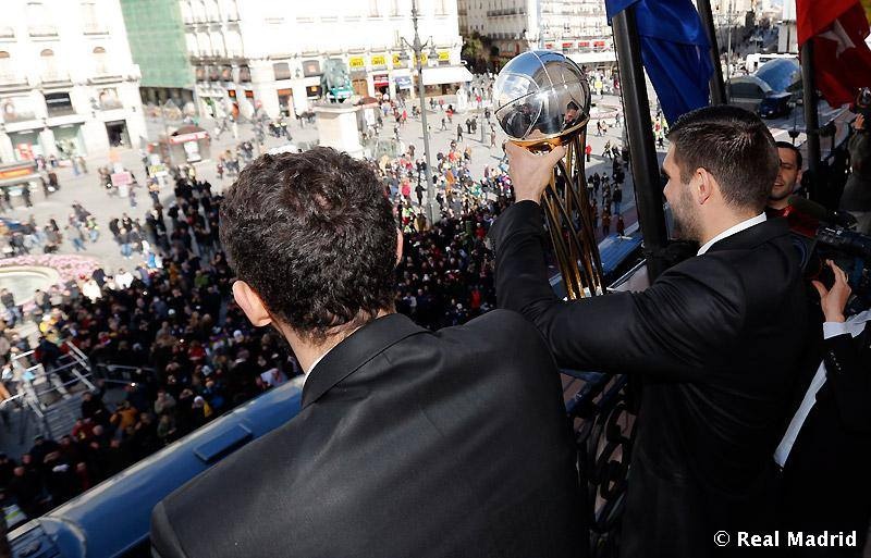 Ρεάλ Μαδρίτης: Στον πρόεδρο ο Μπουρούσης (photos)