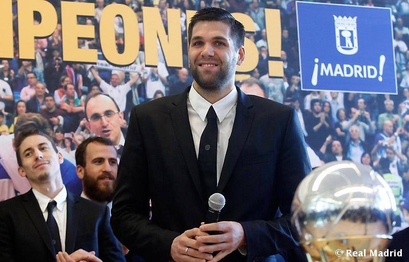 Ρεάλ Μαδρίτης: Στον πρόεδρο ο Μπουρούσης (photos)