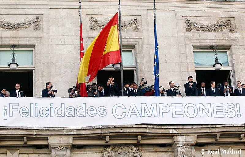 Ρεάλ Μαδρίτης: Στον πρόεδρο ο Μπουρούσης (photos)
