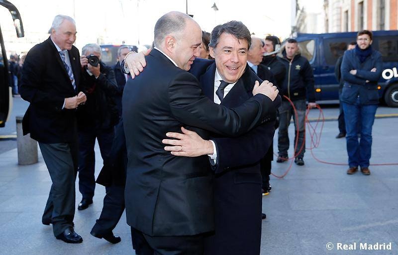 Ρεάλ Μαδρίτης: Στον πρόεδρο ο Μπουρούσης (photos)