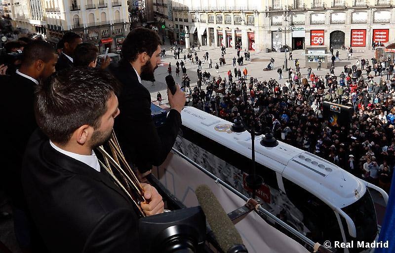 Ρεάλ Μαδρίτης: Στον πρόεδρο ο Μπουρούσης (photos)