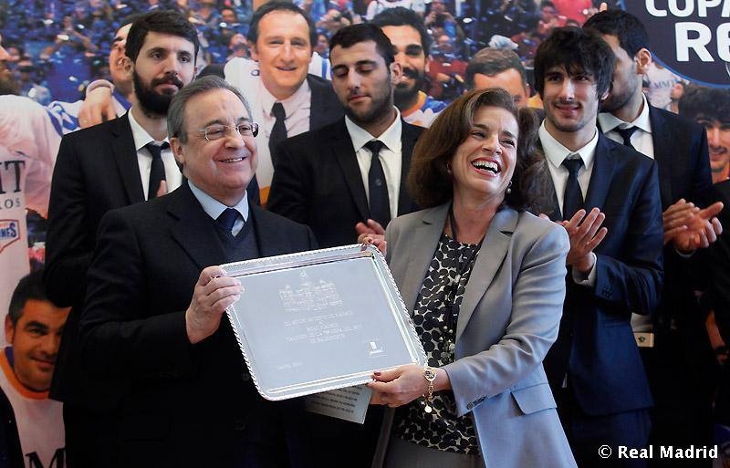 Ρεάλ Μαδρίτης: Στον πρόεδρο ο Μπουρούσης (photos)