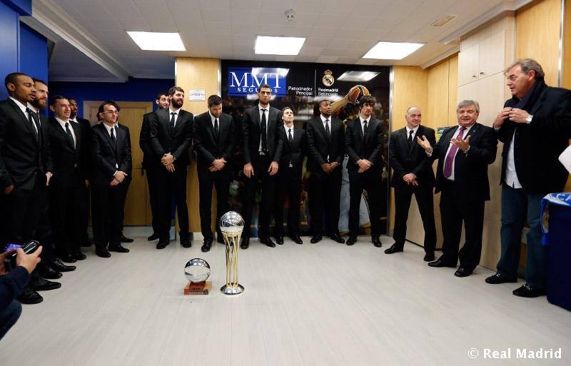Ρεάλ Μαδρίτης: Στον πρόεδρο ο Μπουρούσης (photos)