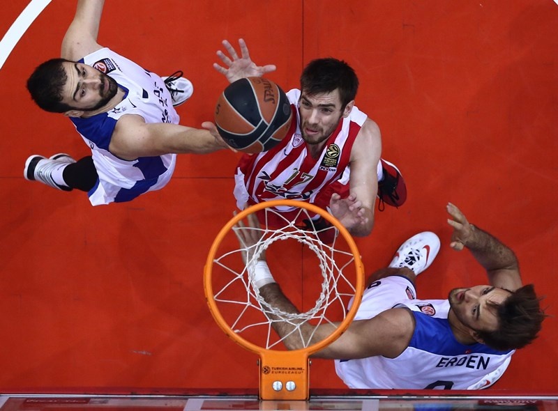 Βασιλειάδης: «Πιο φρέσκος ο Ολυμπιακός» (photos)