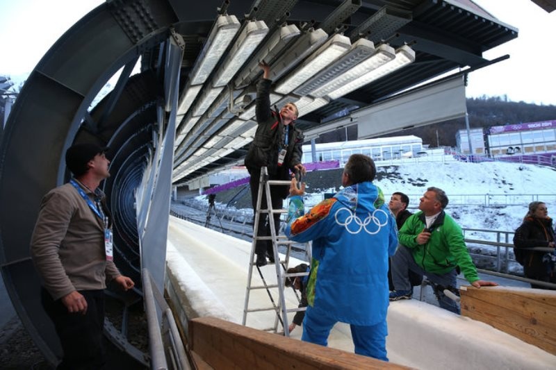 Σότσι 2014: Εργάτης χτυπήθηκε από έλκηθρο (photos)