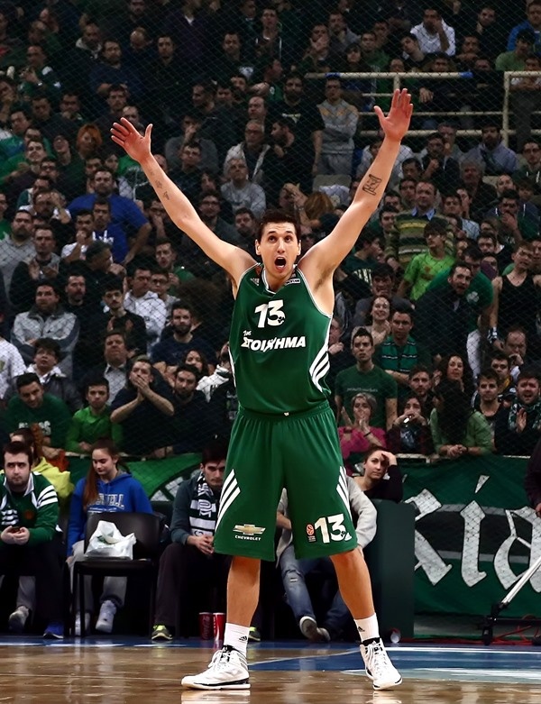 Ο Ιταλός με το… 3D τατουάζ στο Onsports: «Προσκυνάω τον Διαμαντίδη!» (photos+video)