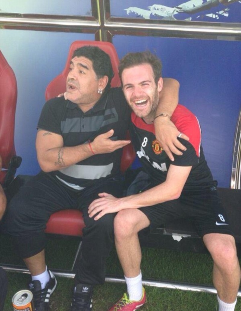 Μάντσεστερ Γ.: Επίσκεψη από Μαραντόνα! (photos)