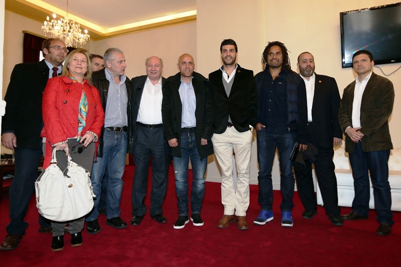 Ολυμπιακός: Θερμή υποδοχή στην Κεφαλονιά (photos)