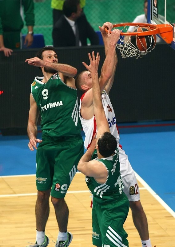 Ολυμπιακός: Κουνάει το κεφάλι του ο Λοτζέσκι (photos)