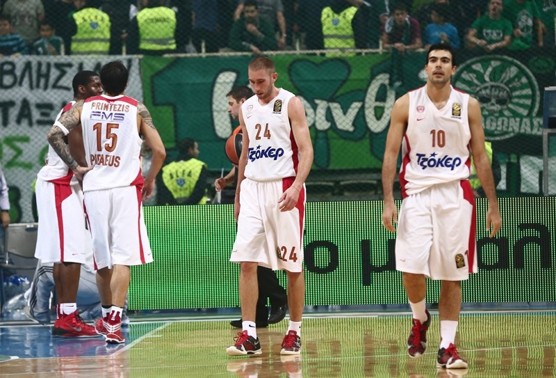 Ολυμπιακός: Κουνάει το κεφάλι του ο Λοτζέσκι (photos)