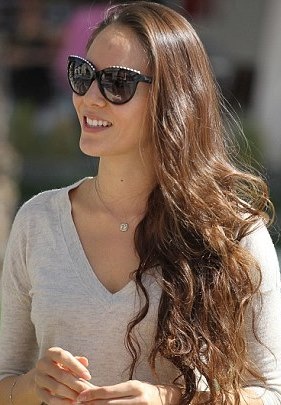 F1: Γρήγορος ο Χάμιλτον, αλλά ταχύτερη... η γυναίκα του Μπάτον! (photos+video)