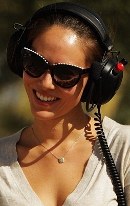 F1: Γρήγορος ο Χάμιλτον, αλλά ταχύτερη... η γυναίκα του Μπάτον! (photos+video)