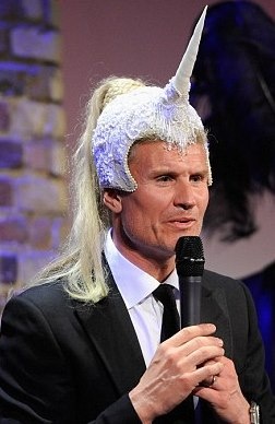 Απίστευτο: Έγινε γυναίκα ο Κούλθαρντ! (photos+video)