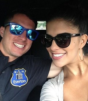 Έβερτον: Ο Μιραλάς και η Μις Κόστα Ρίκα (photos)