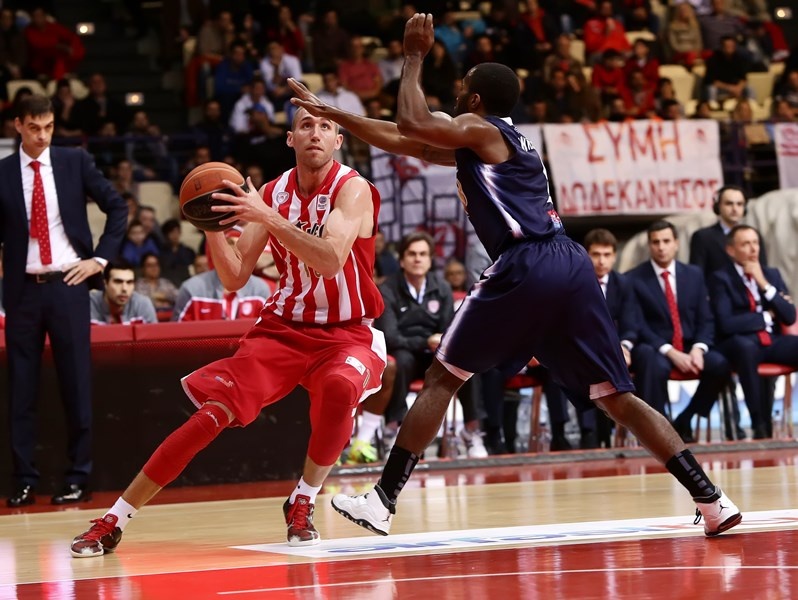 Ολυμπιακός: Ο Μουν τρέχει με… 105 για την Πόλη! (photos)